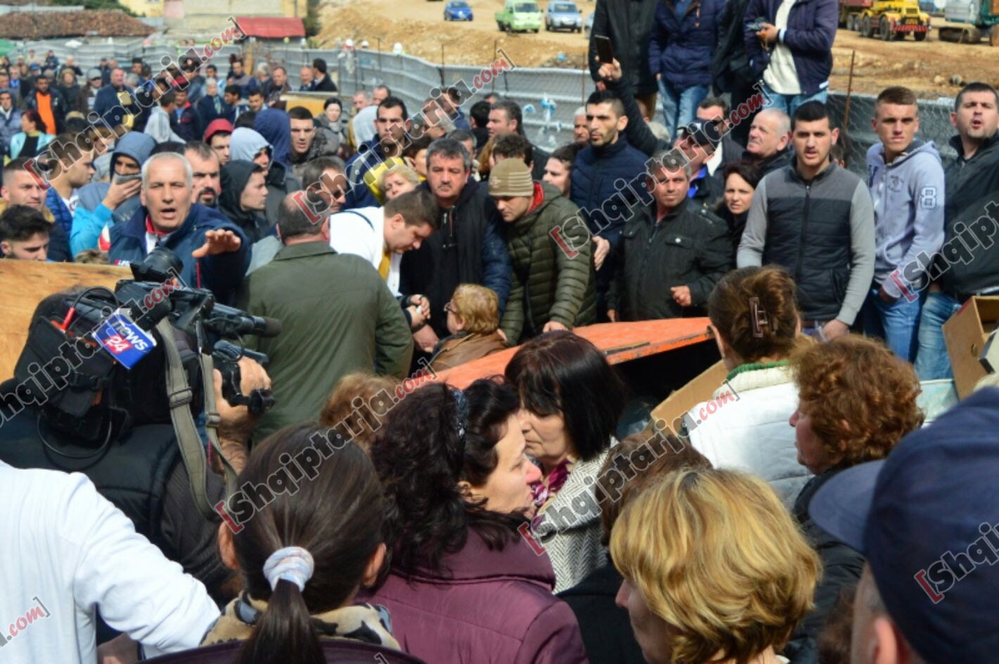protesta te treni bulevardi ri shpronsimet bashkia