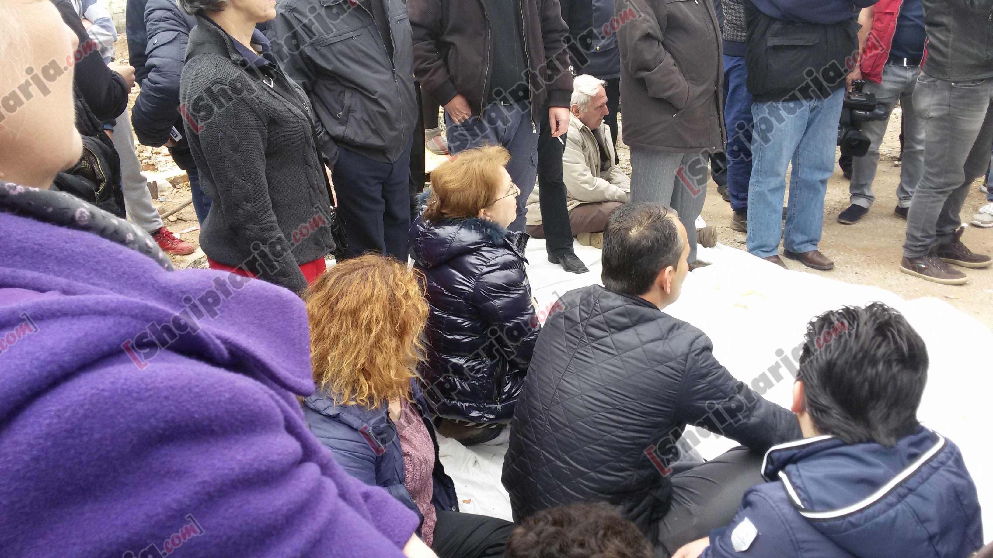 protesta te bulevardi ri stacioni trenit