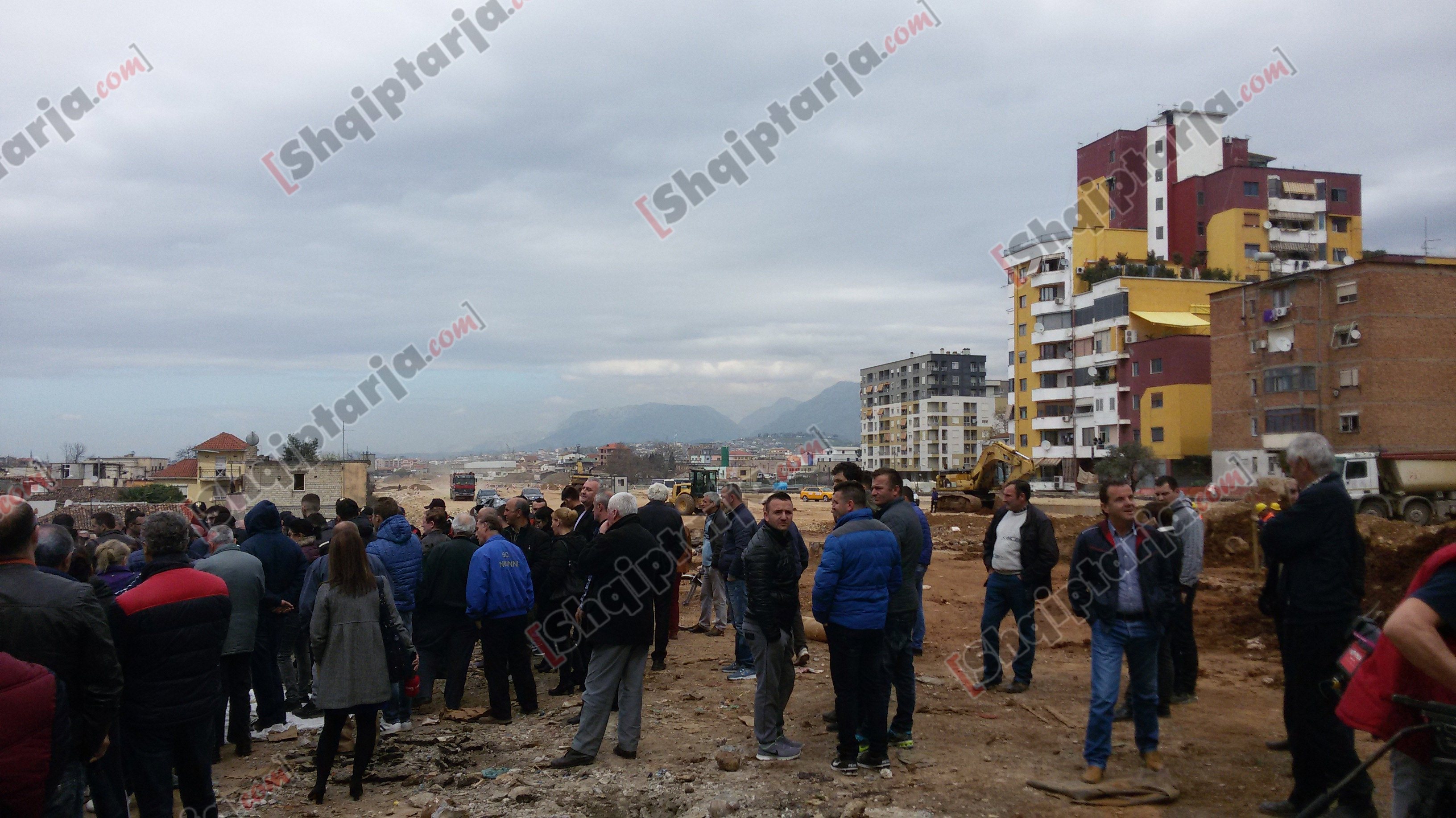 protesta te bulevardi ri stacioni trenit