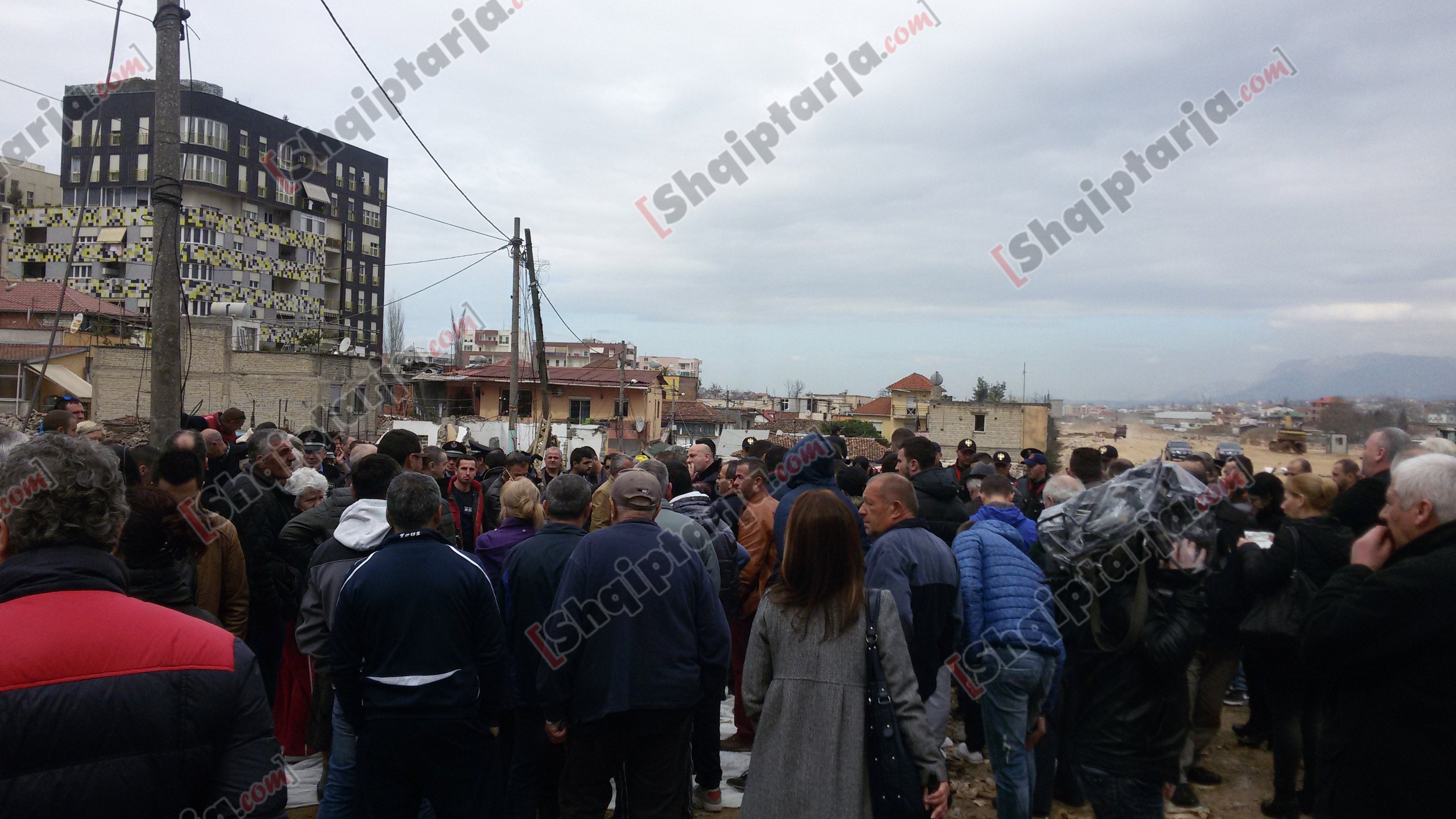 protesta te bulevardi ri stacioni trenit