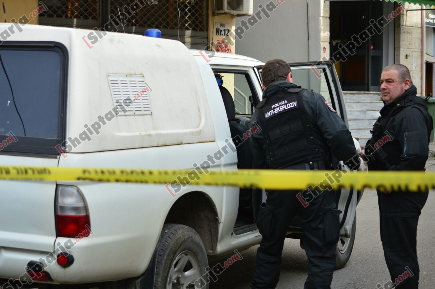 eksploziv tek xhamlliku