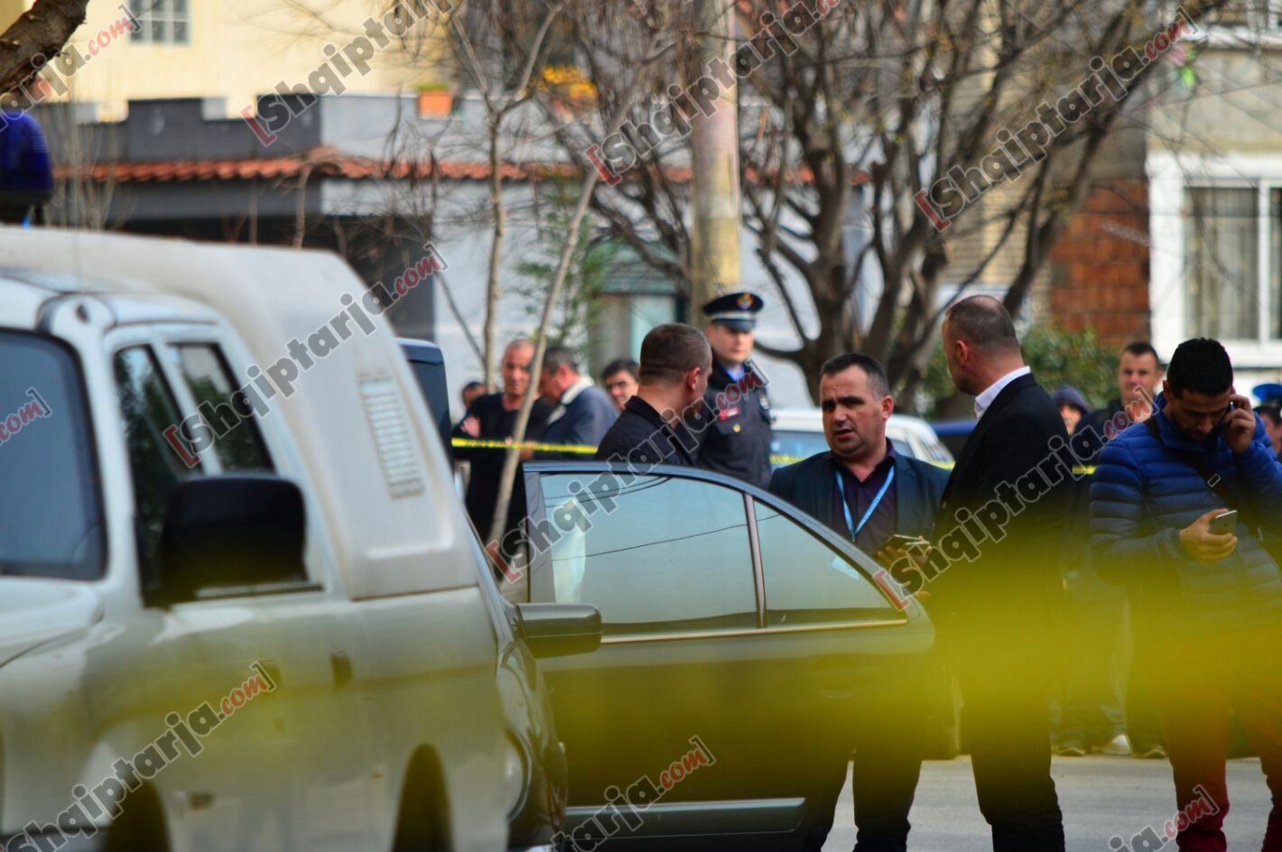 eksploziv tek xhamlliku