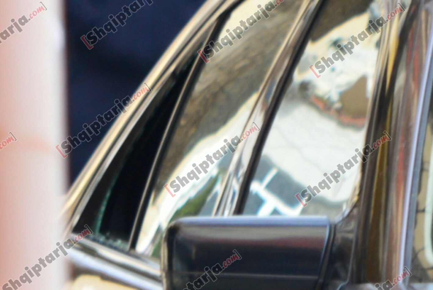 eksploziv tek xhamlliku