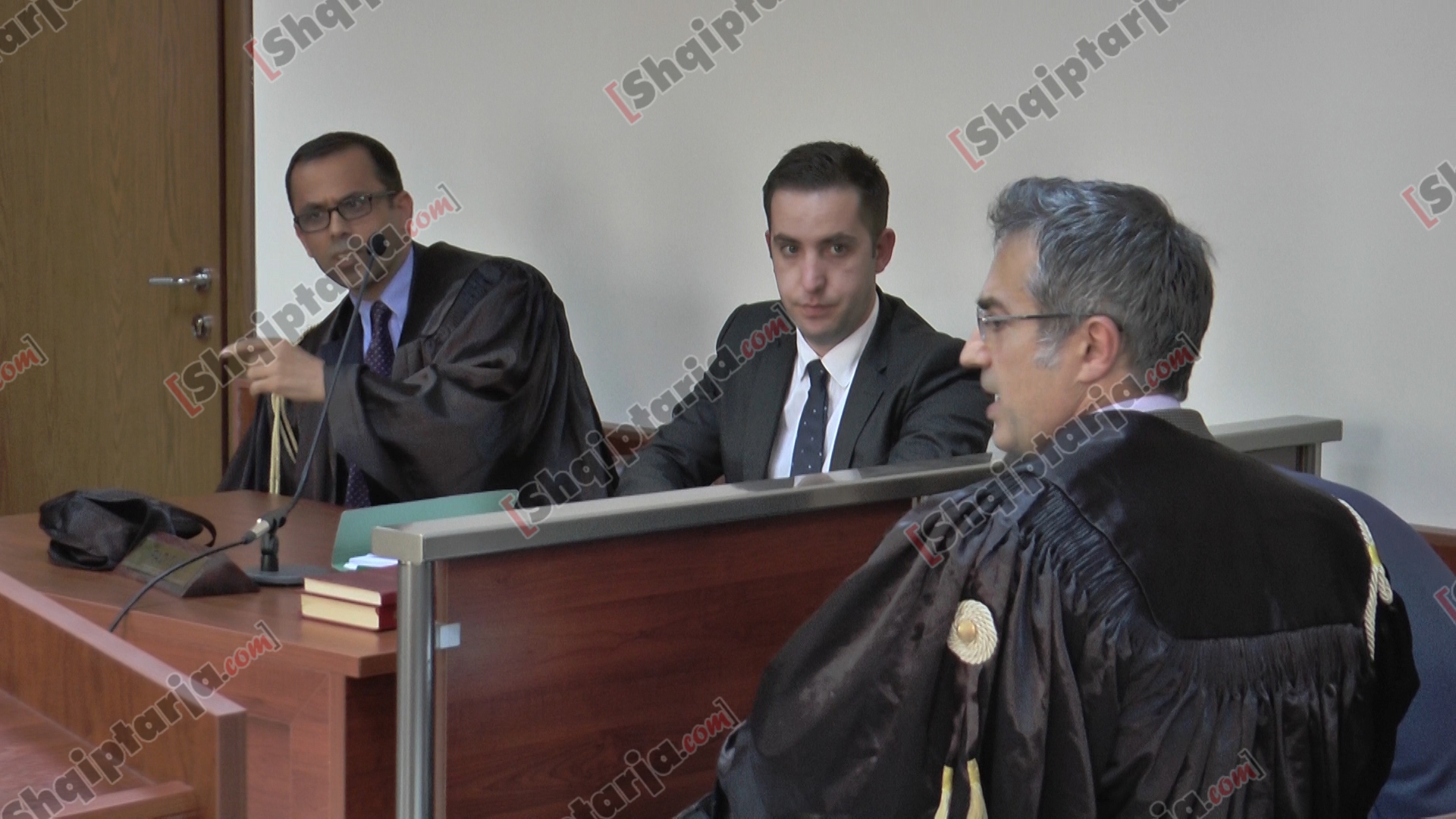 avokatet ne gjyqin e fullanit