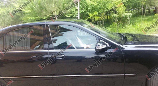 nishani me makine ne park