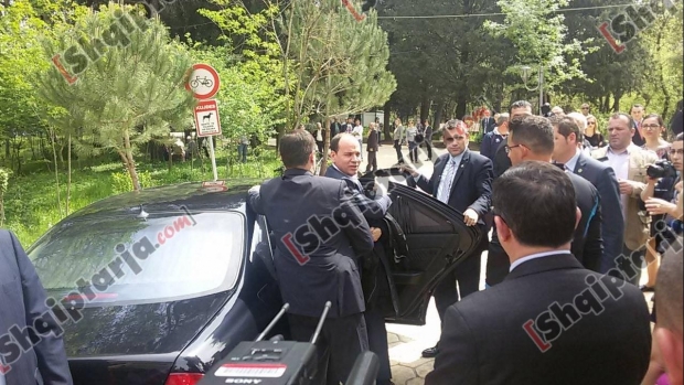 nishani me makine ne park