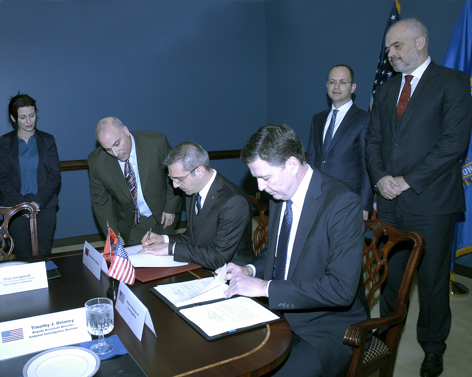 tahiri drejtori FBI James B. Comey