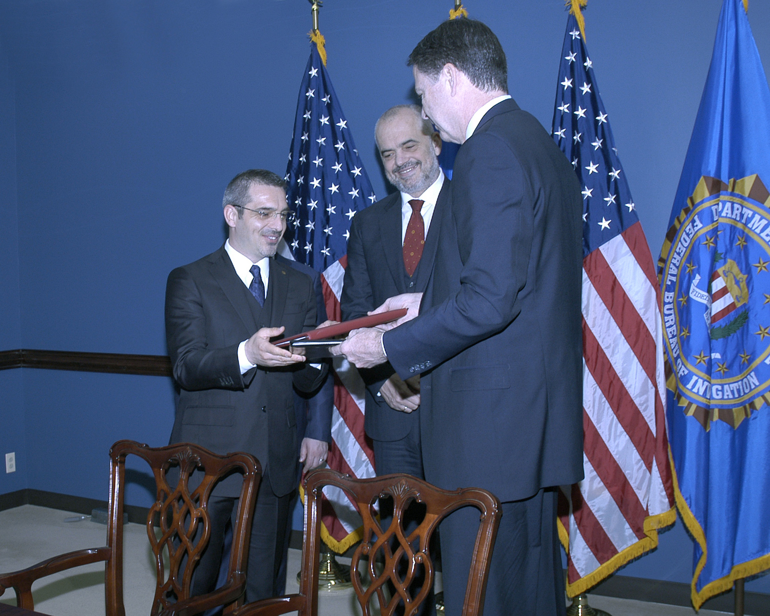 tahiri drejtori FBI James B. Comey