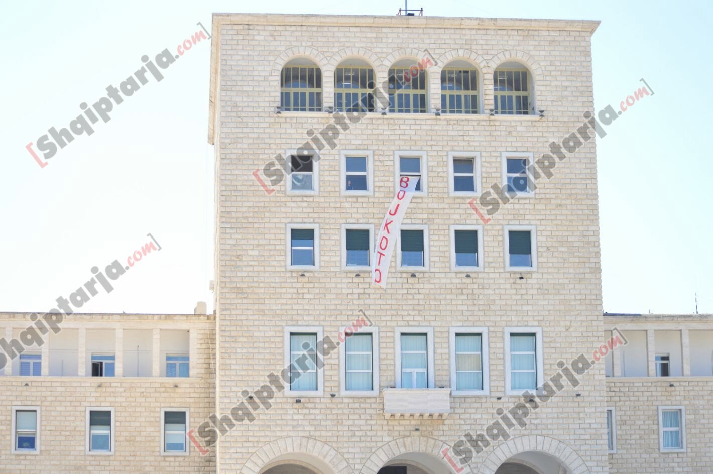 protesta te universiteti e studenteve zgjedhjetn e universitete