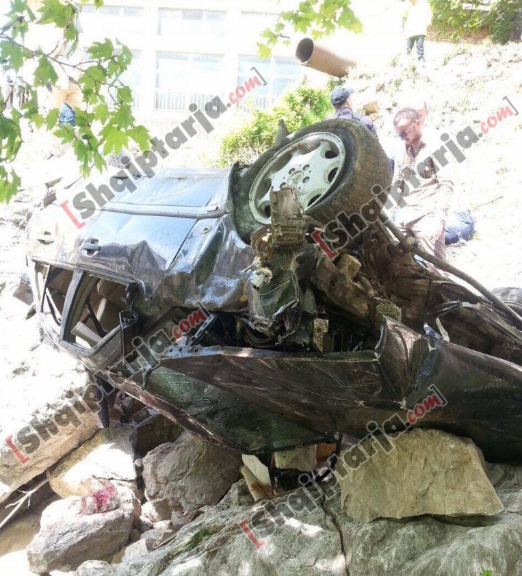 aksident makina shkopet me logo