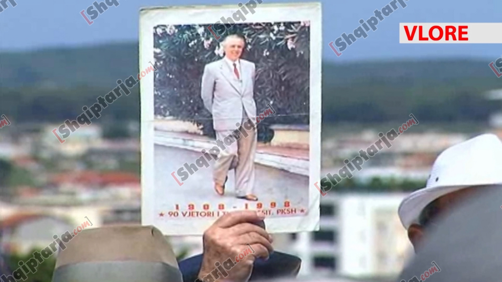 5 maji fotot e diktatorit