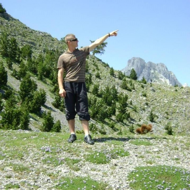 polici dhunon ish te dashuren