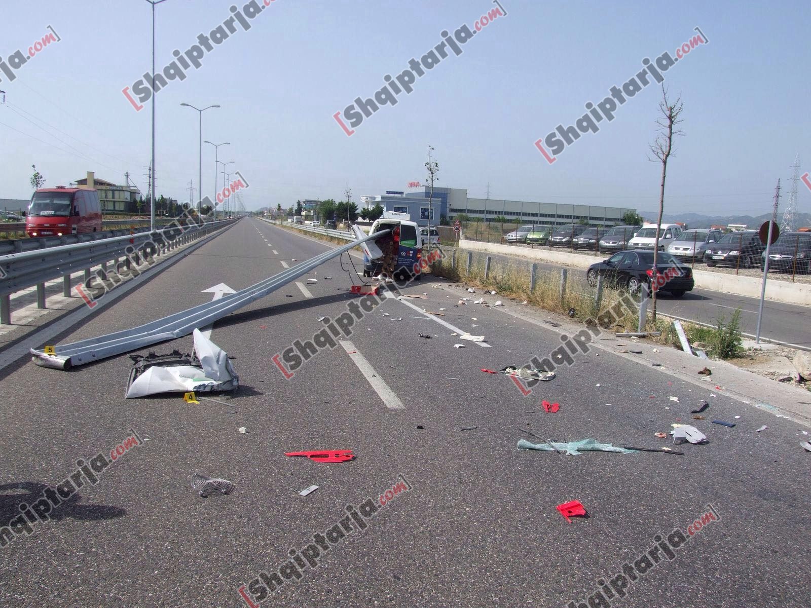 aksident kavaje me logo