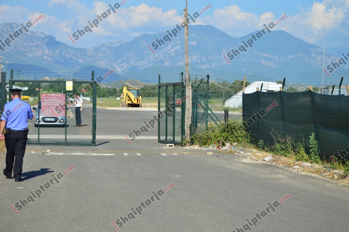 porta nga dyshohet se kane hyre grabitesit