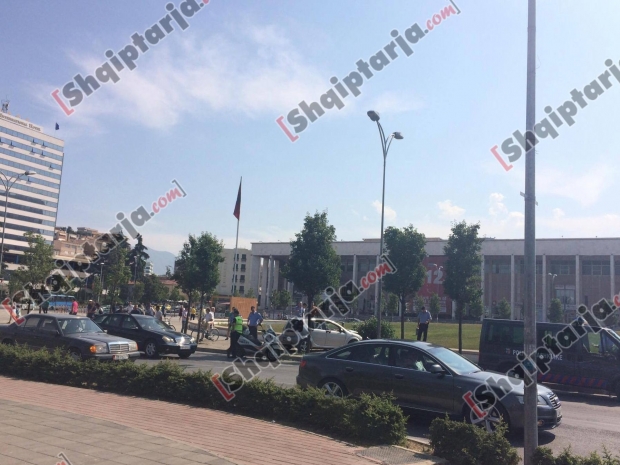 aksident tirane sheshi