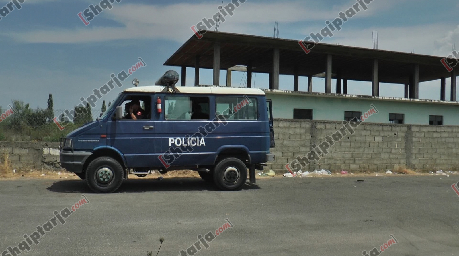 porta qe ruhet nga fnsh