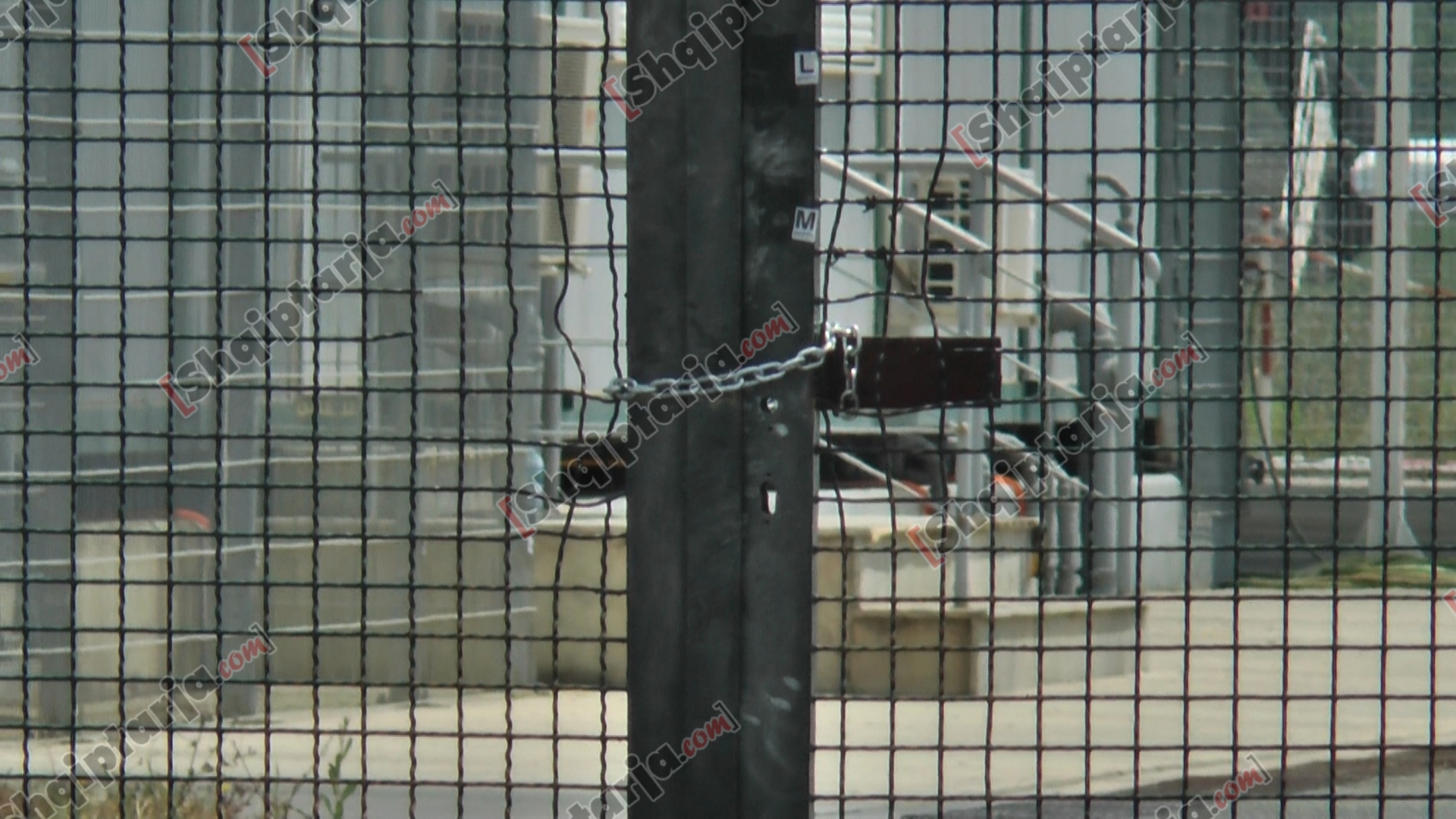 porta qe ruhet nga fnsh