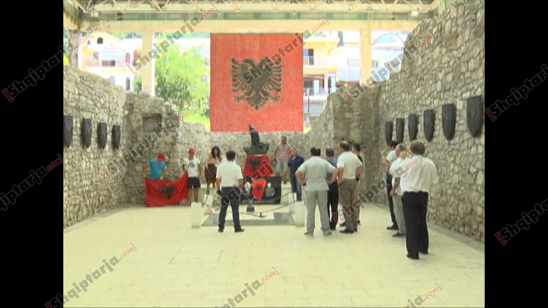 protesta lezhe skenderbeu