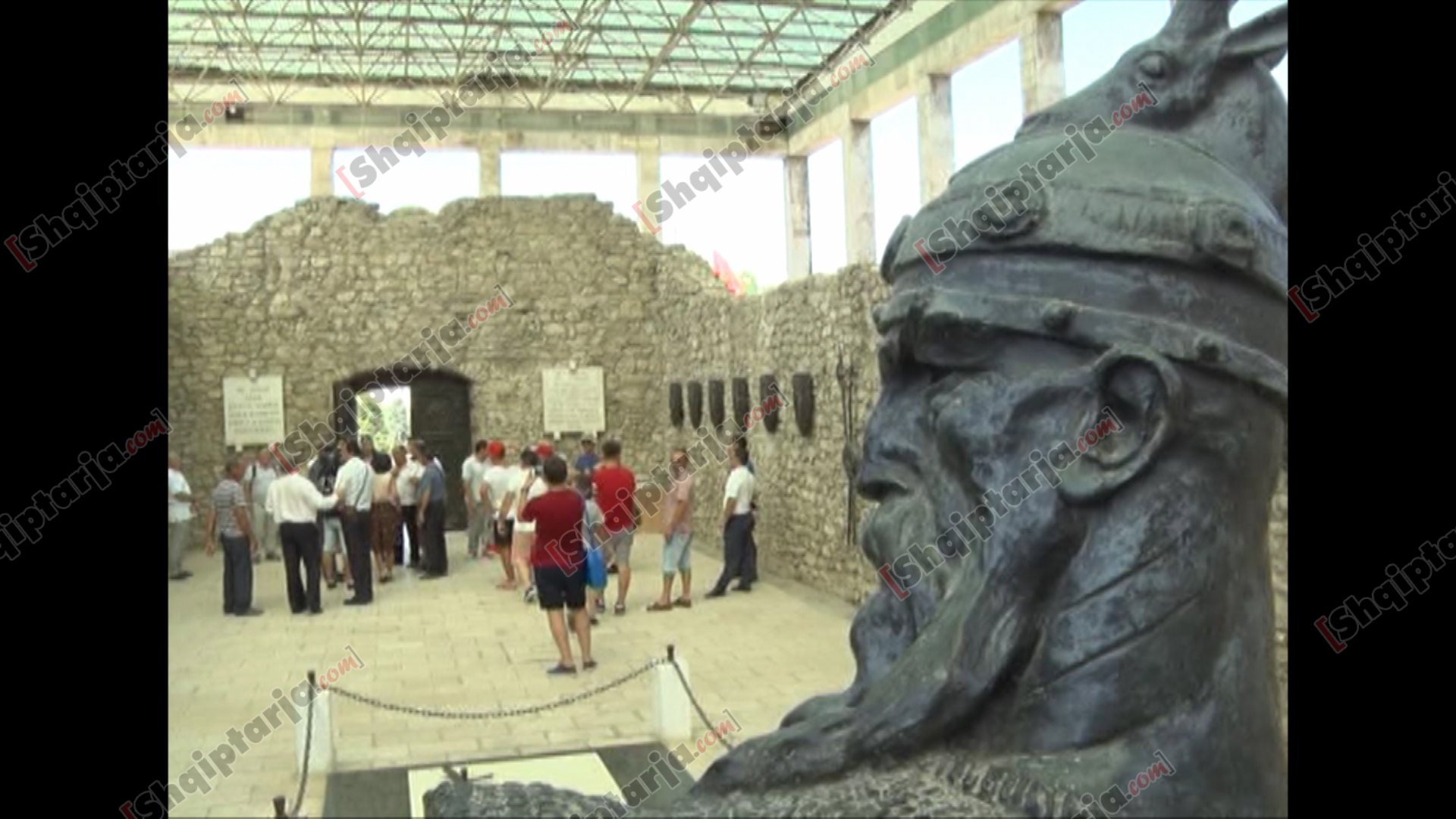 protesta lezhe skenderbeu