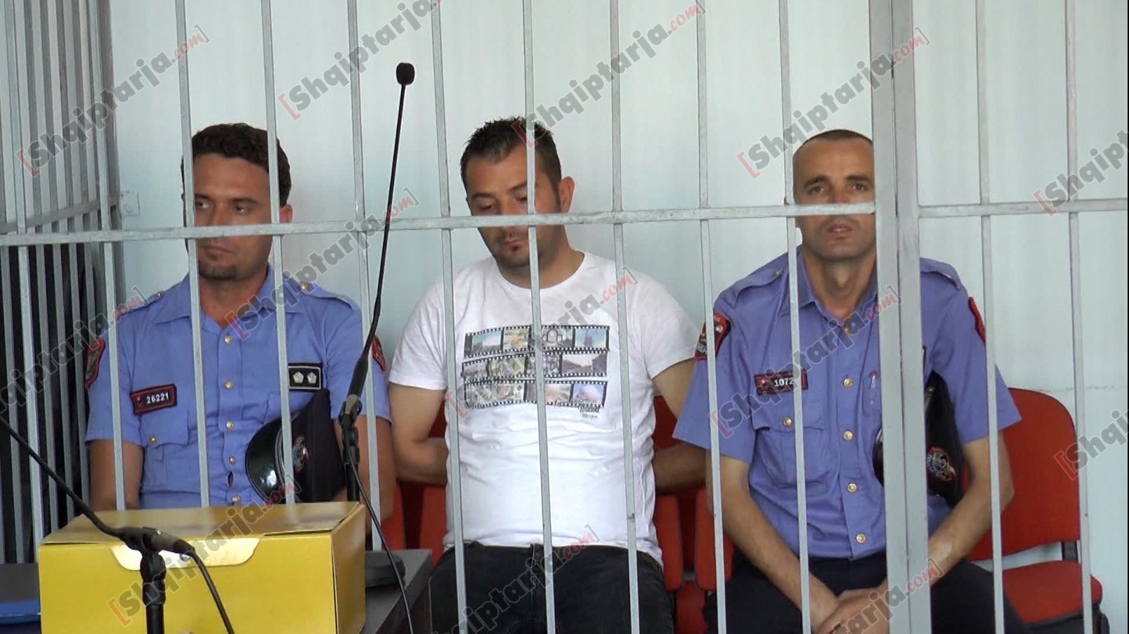 masa e arrestit per 4 nga 5 