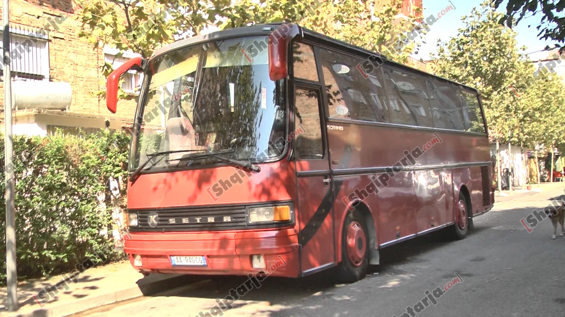 autobuzit i vendosin eksploziv