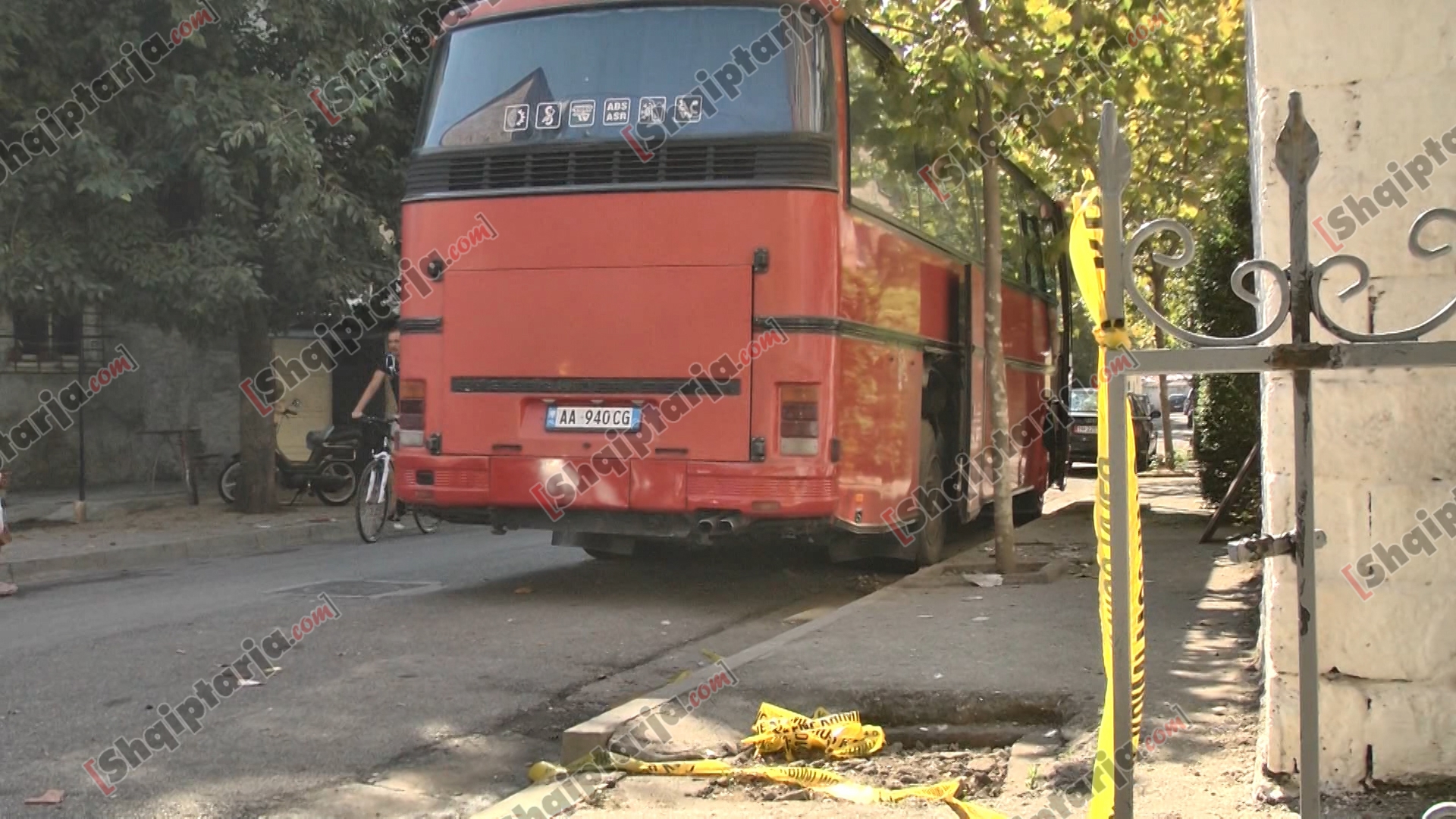 autobuzit i vendosin eksploziv