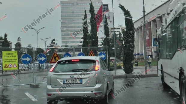 bllokohet sheshi skenderbej nisin puinimet