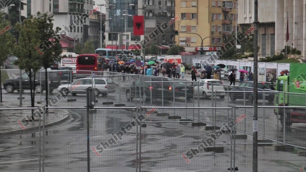 bllokohet sheshi skenderbej nisin puinimet