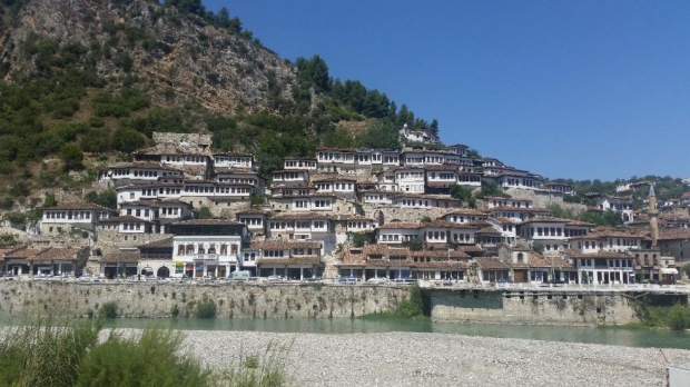 Italiania Repubblica: Berati, aty ku myslimanët dhe të krishterët jetojnë në paqe