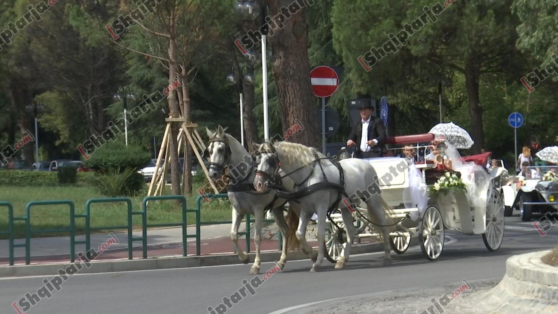 pajtoni i nuses bllokon trafikun
