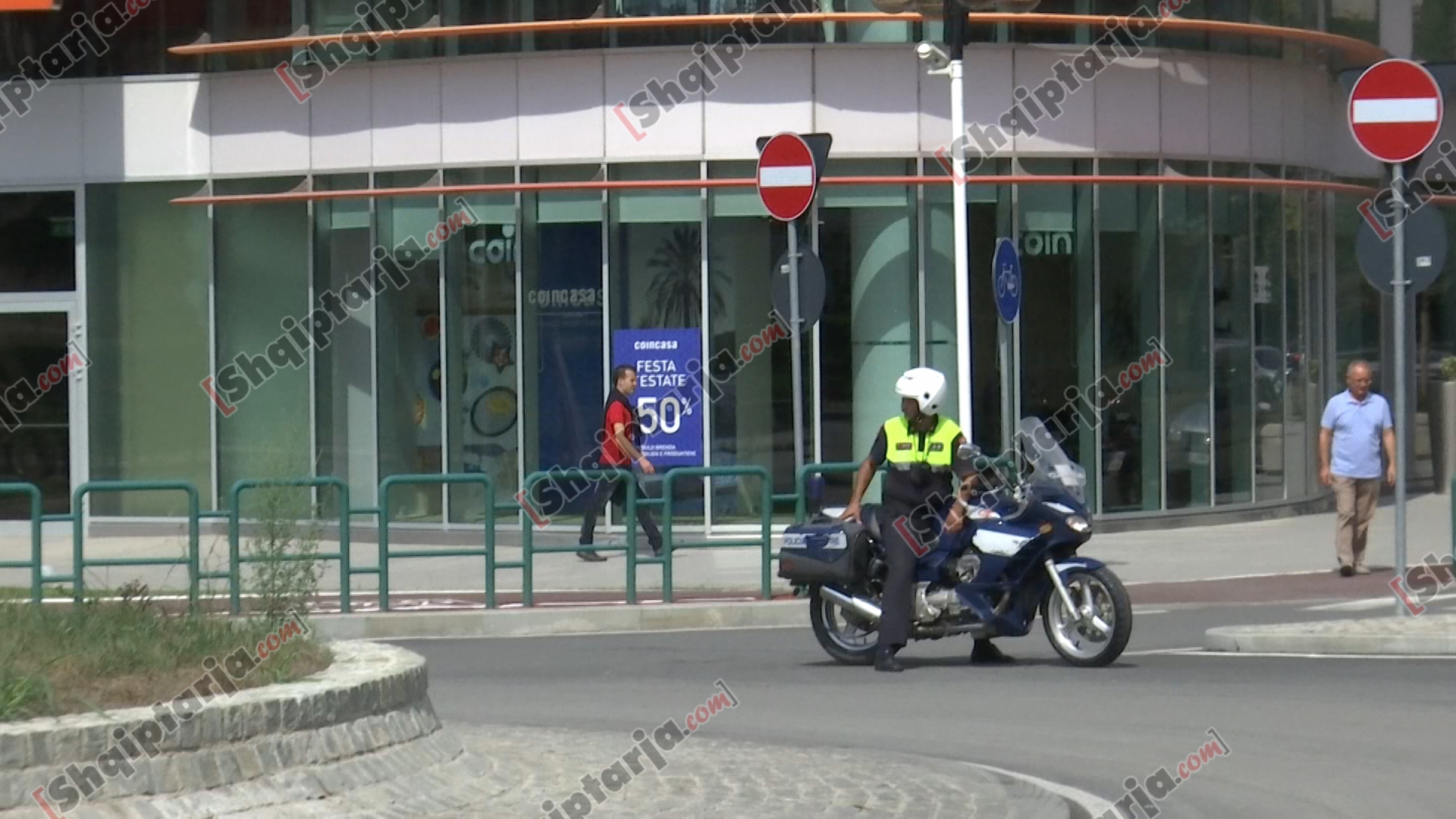 pajtoni i nuses bllokon trafikun