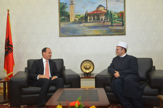 nishani te komuniteti