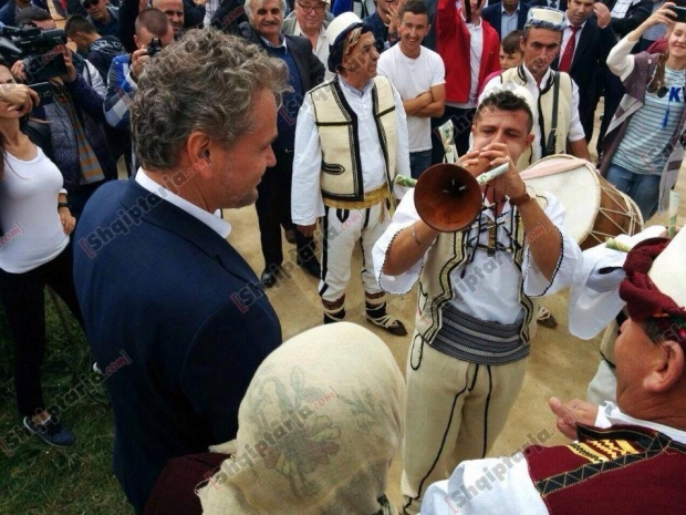 ambs austriak ne kukes