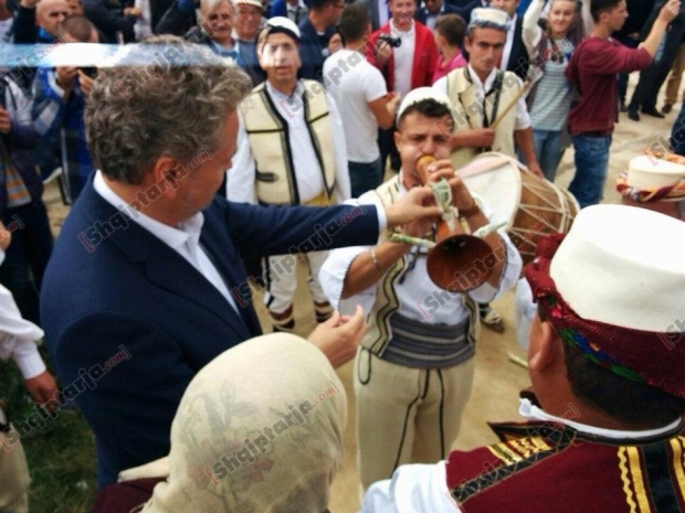 ambs austriak ne kukes