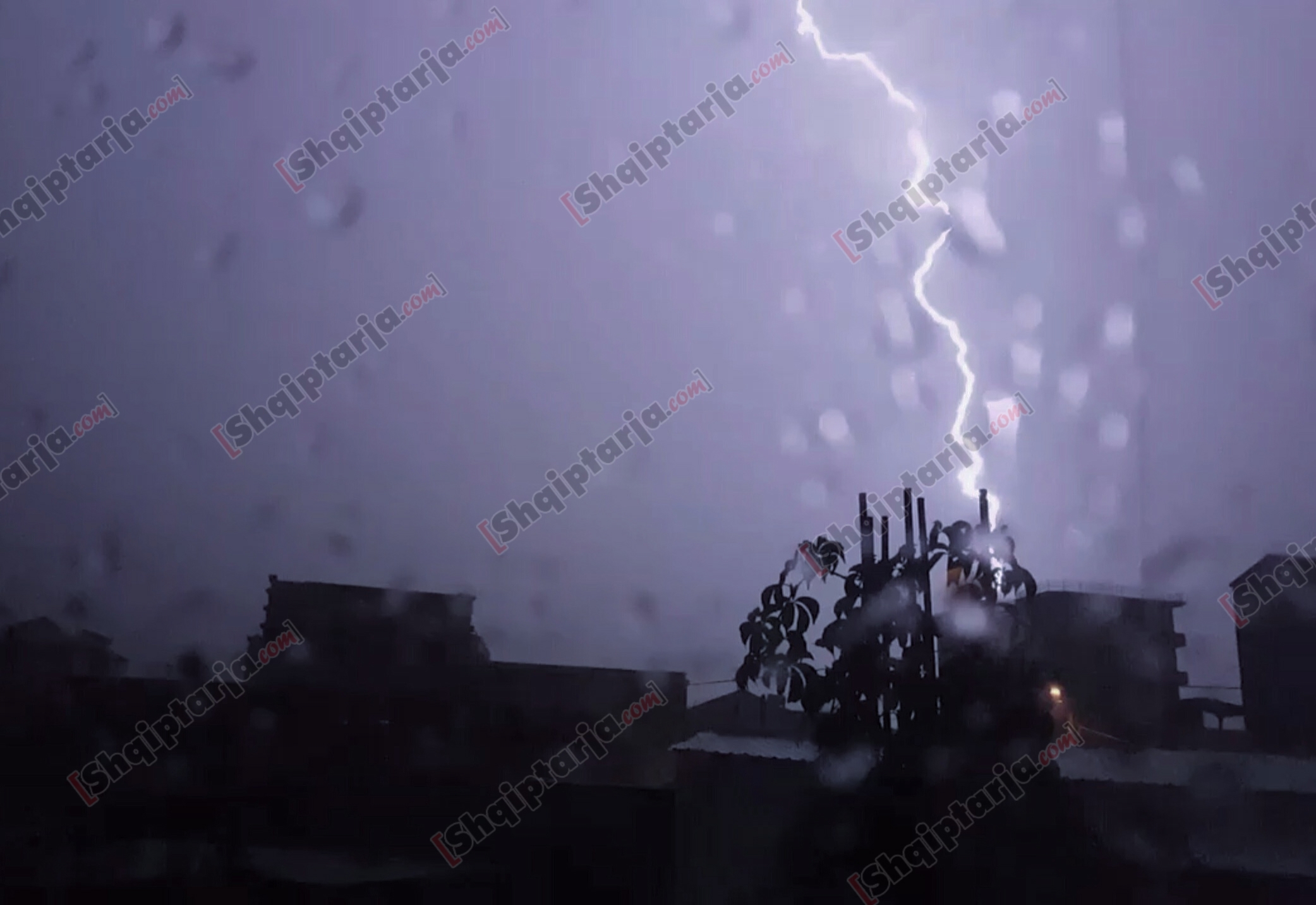 stuhi dhe rrufe tirane