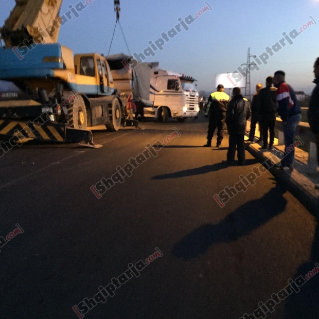 Bllokohet superstrada tirane mamurras