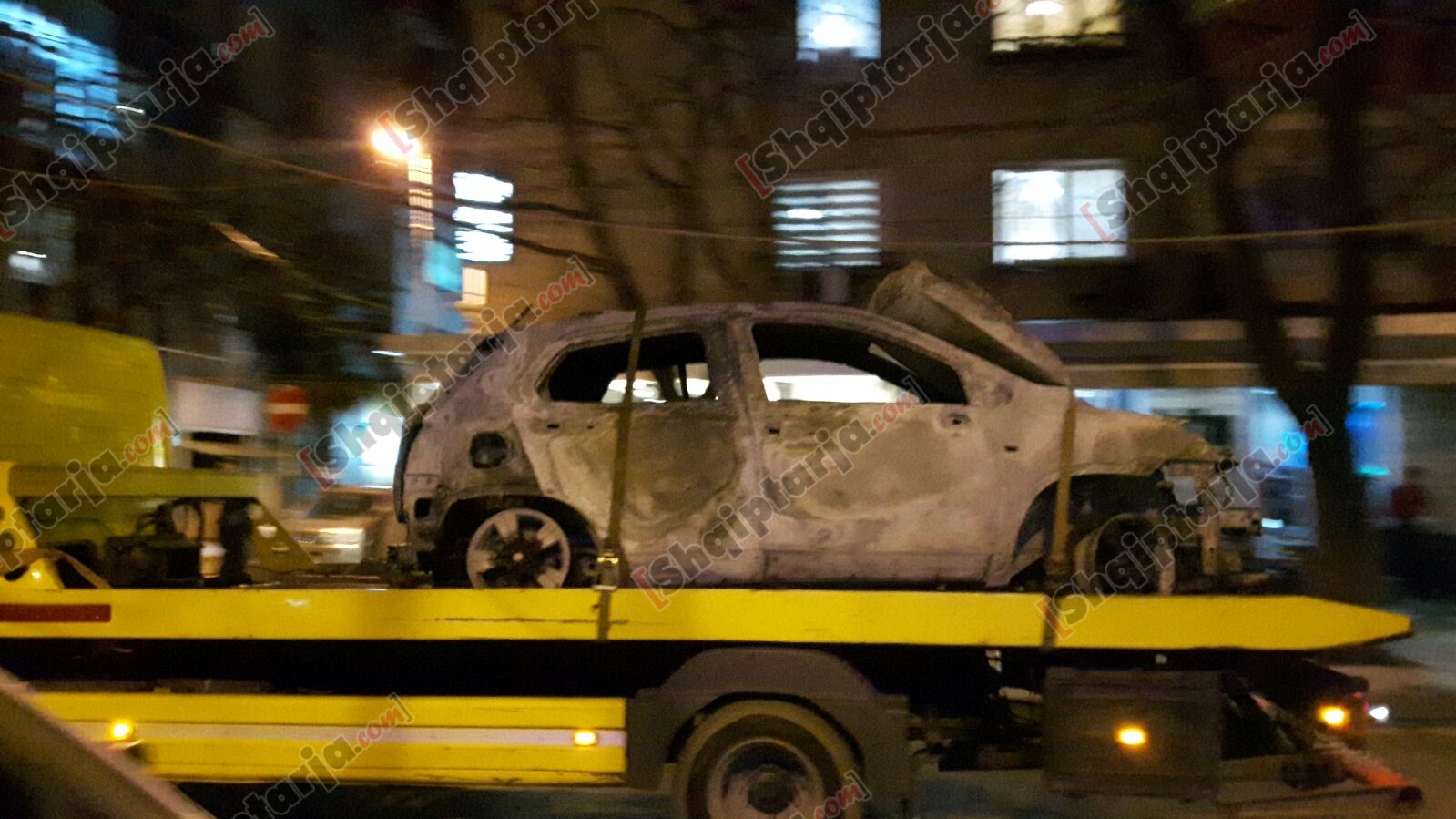 makina e djegur ne drejtorine e policisew tirane