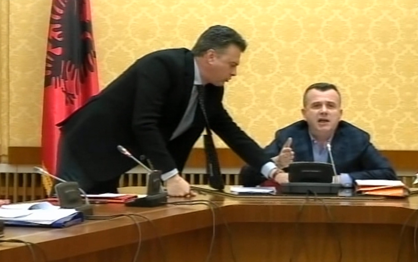 ristani fik mikrofonin e balles