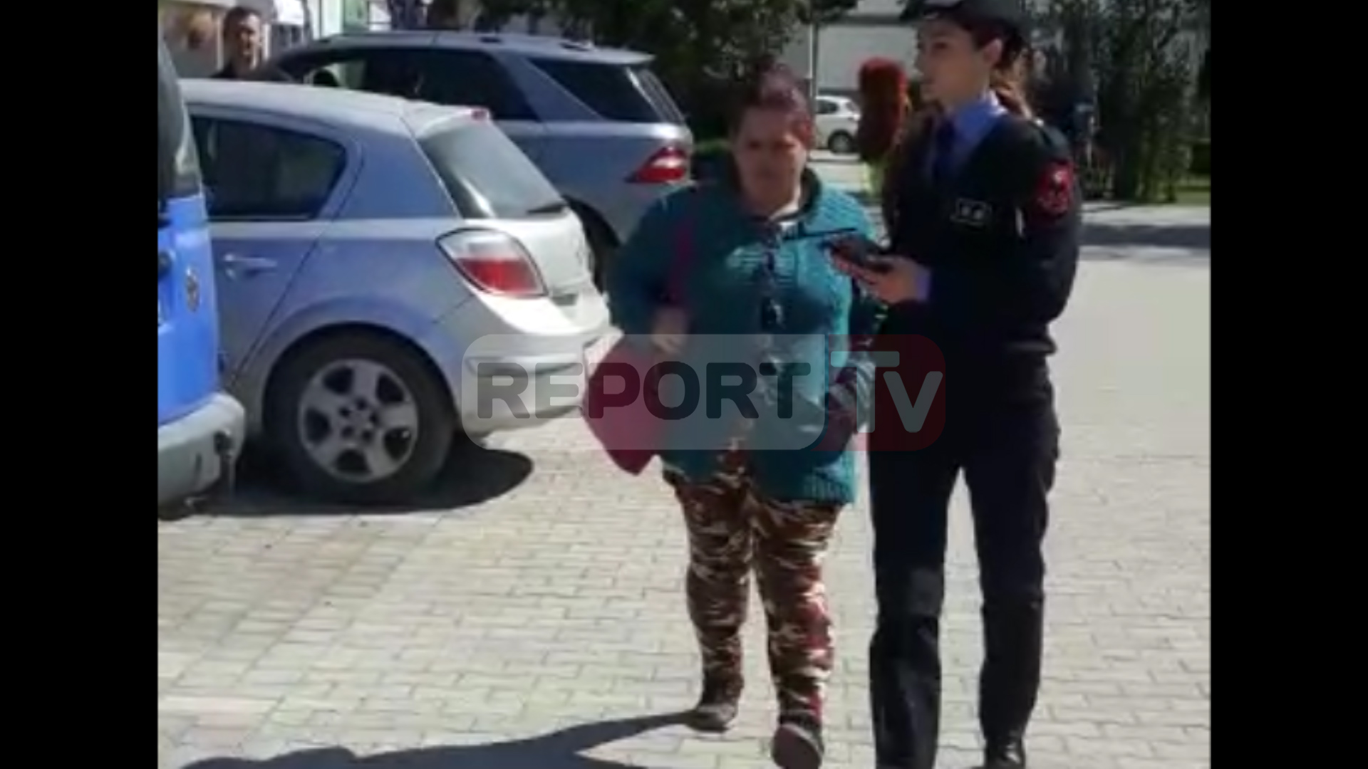 tenton te hidhet nga oxhaku laprake bashkeshortja