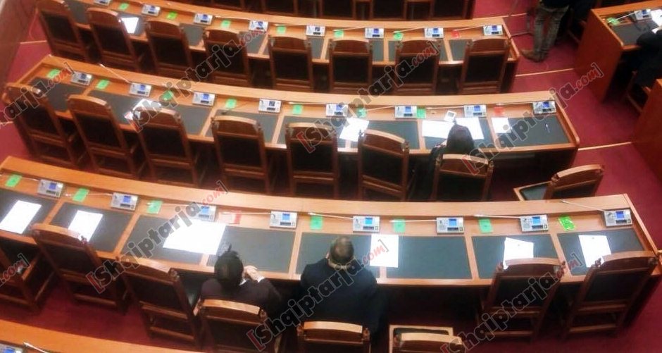 omer mamo dhe tahiri muhedini ne seance ne parlament