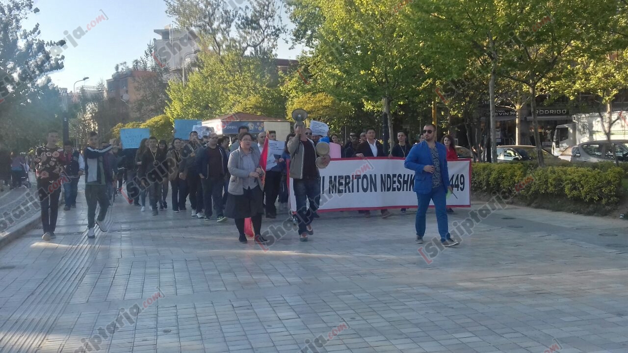 protestuesit te kuvendi