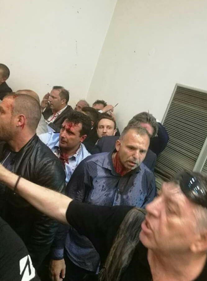 dhuna ne parlamentin maqedonas