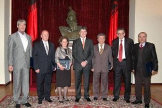 topi dekoron njazi lleshin