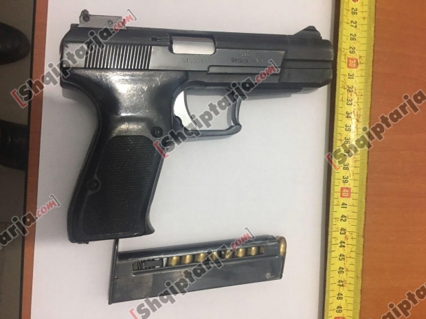 kapet me pistolete ne durres