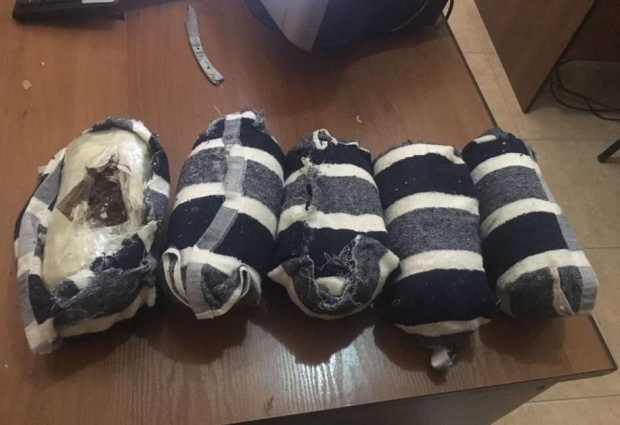 Policia sekuestron 6.5 kg marijuanë në port, një në pranga