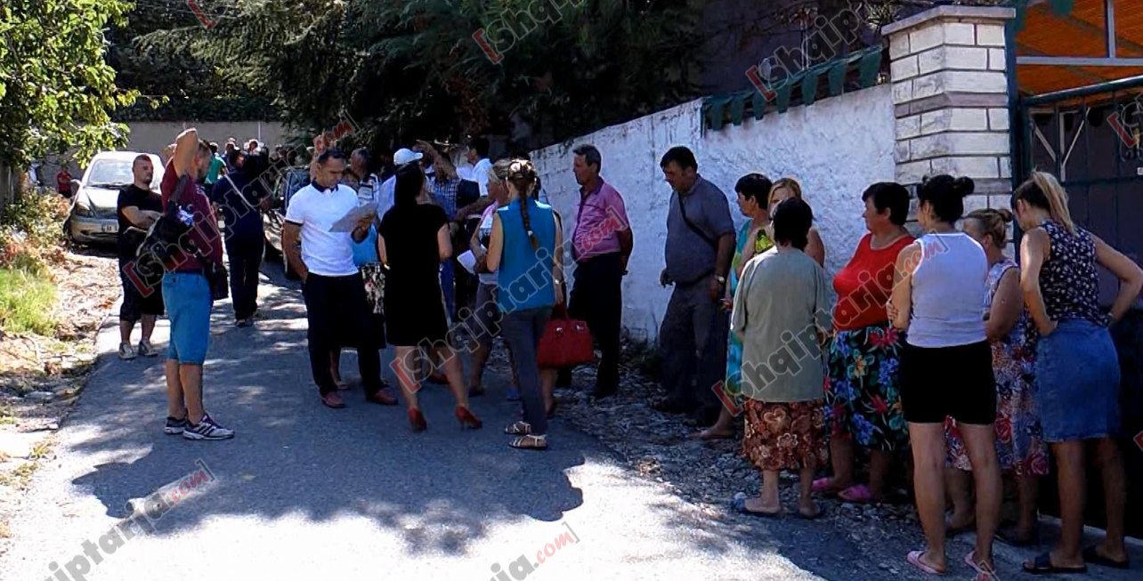 protesta banoreve tufine kerkohet tu prishen shtepite