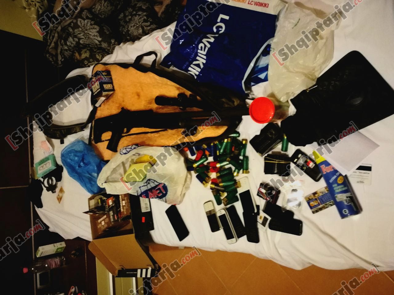 sarande sherri ju sekuestrohen mjetet dhe armet