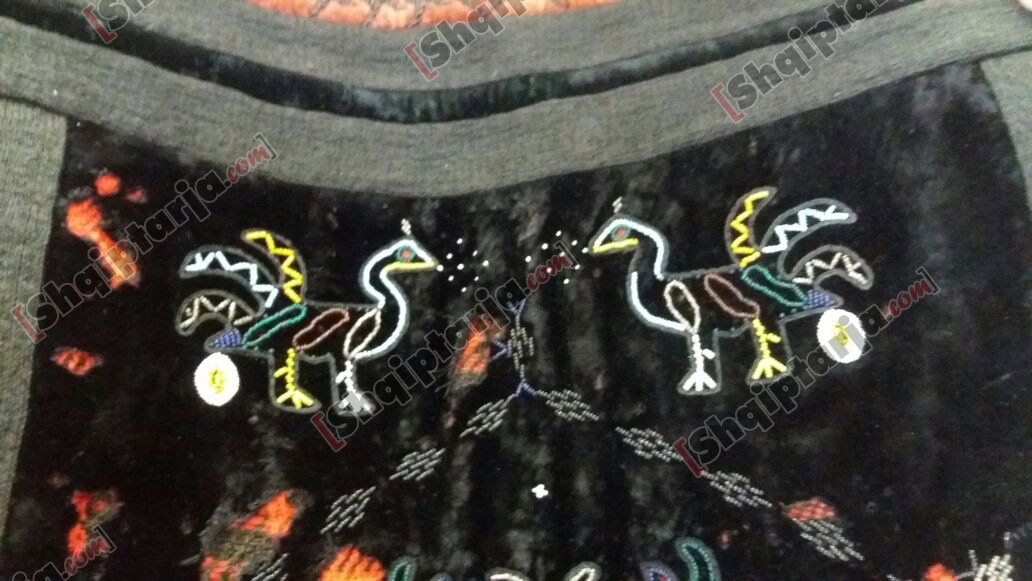 Xhubleta, fragmente nga pjesët e saj dhe aksesorët shoqërues