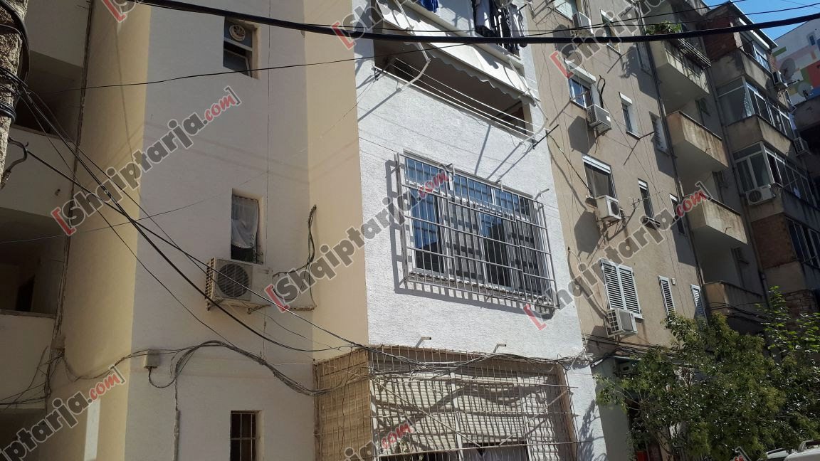 pallati nenes se gjiknurit