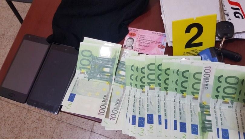 Elbasan, policia sekuestron 2800 euro false, në pranga 1 person